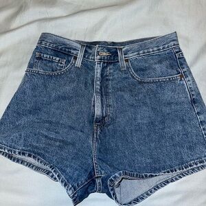Levi High Waisted Mom Shorts